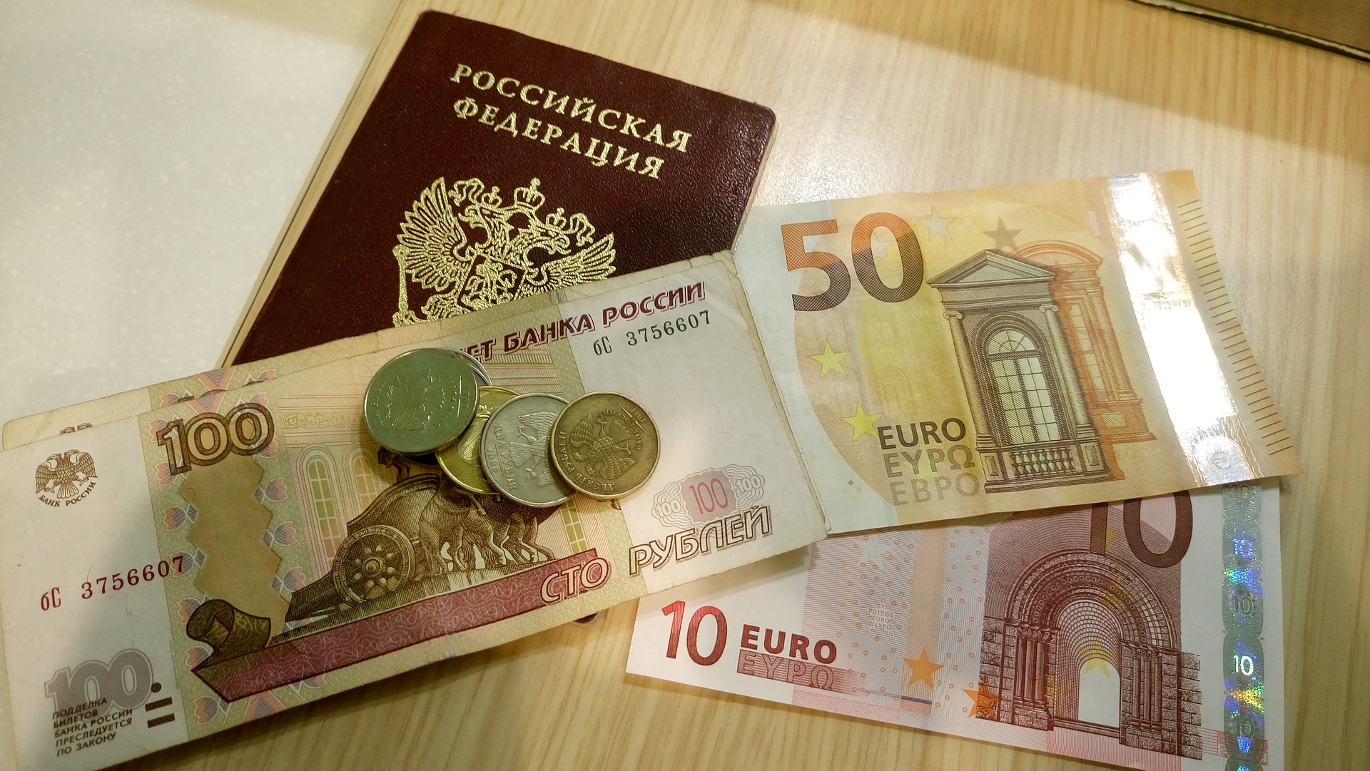 Сложности с трудоустройством: берут ли россиян на работу за границей?
